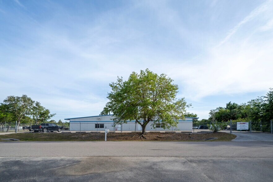 More Photos Of 25451 Fortran Dr, Punta Gorda Warehouse For Sale