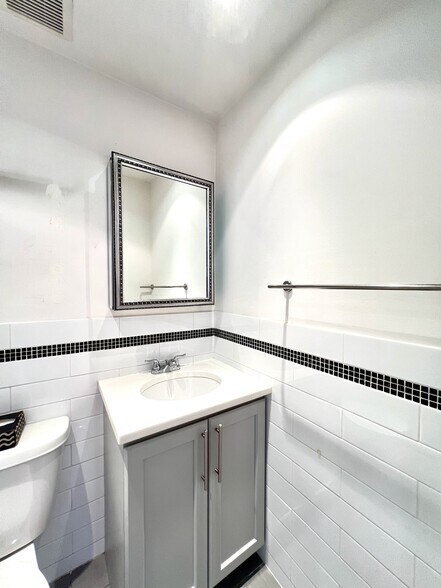 More Photos Of 109 Clay St, Brooklyn Flex For Lease