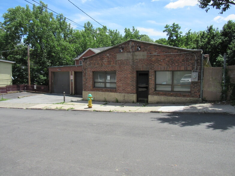 Primary Photo Of 32 Aqueduct St, Ossining Warehouse For Lease