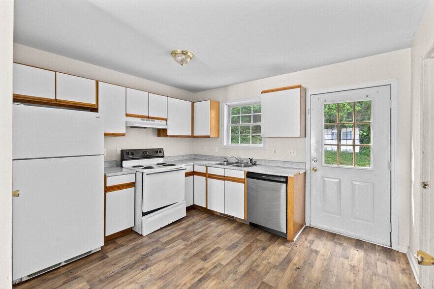 More Photos Of 265 Hallock Pl, Abingdon Multifamily For Sale
