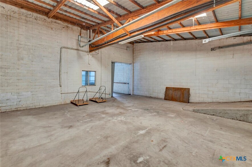 More Photos Of 119 E Main St, Cuero General Retail For Sale