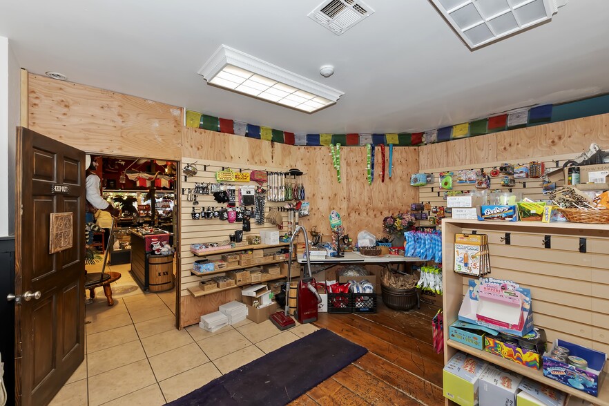 More Photos Of 40728 Village Dr, Big Bear Lake Storefront For Sale