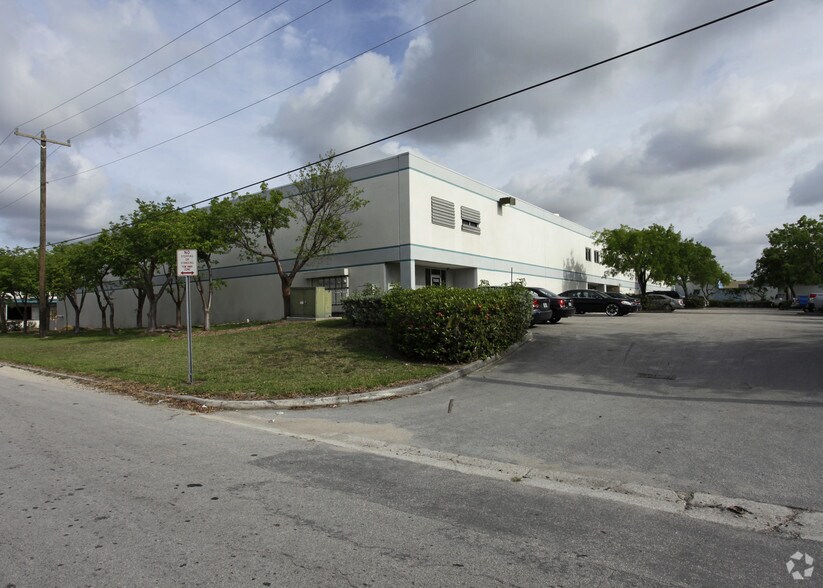 More Photos Of 7200-7208 NW 84th Ave, Miami Warehouse For Lease