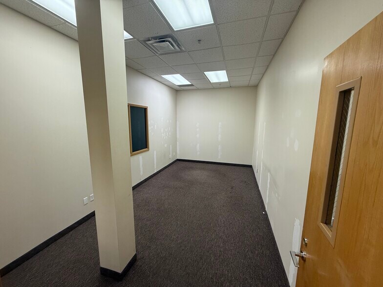 More Photos Of 9219-9255 E River Rd NW, Coon Rapids Flex For Lease