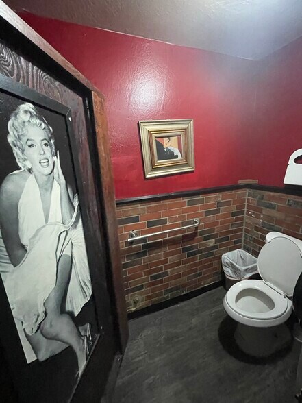 More Photos Of 612 B St, Marysville Bar For Sale