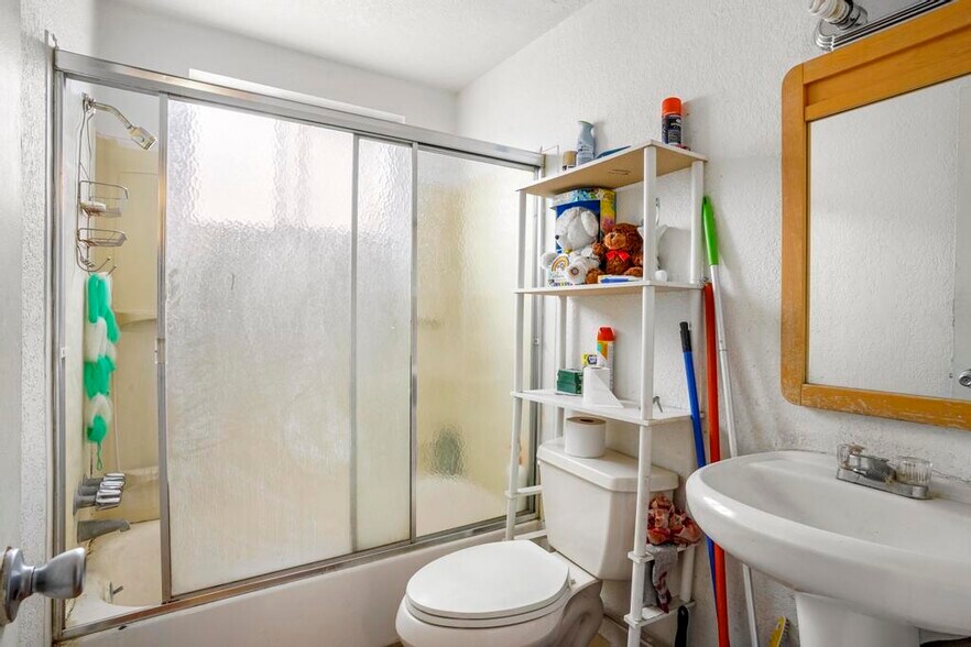 More Photos Of 1100 S Quivas St, Denver Apartments For Sale