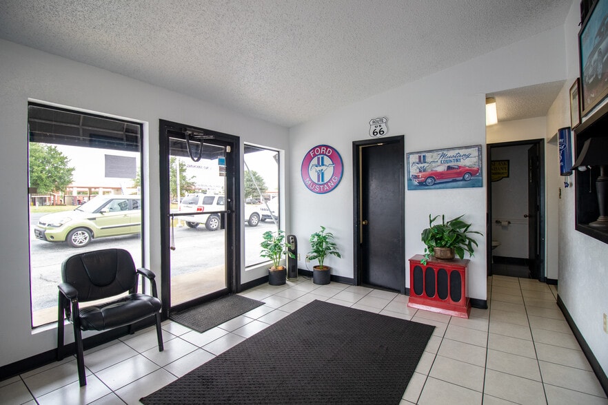 More Photos Of 1577 N FM 157, Mansfield General Retail For Sale