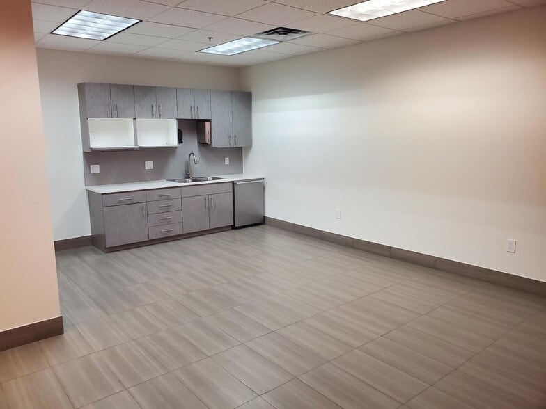 More Photos Of 12322 E 55th St, Tulsa Distribution For Lease