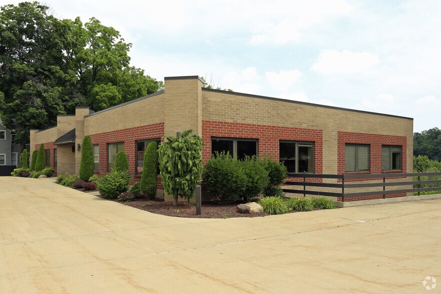 More Photos Of 4510 Collins Blvd, Ashtabula Office For Lease