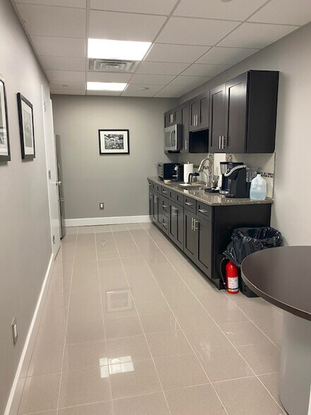 More Photos Of 1111 Broadhollow Rd, Farmingdale Medical For Lease
