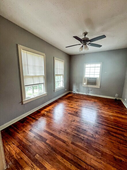 More Photos Of 108 N Gordon Dr, Crockett Apartments For Sale