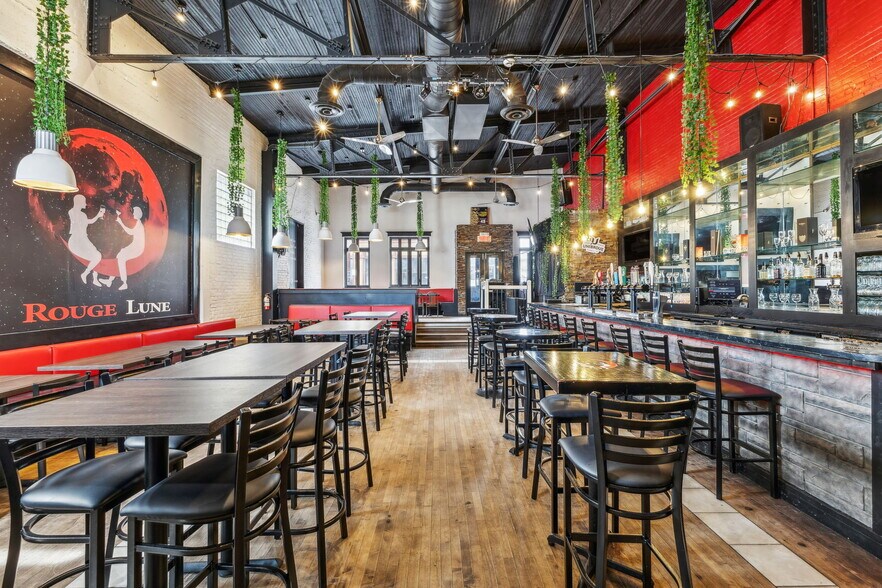 More Photos Of 70 Prom Du Portage, Gatineau Restaurant For Lease