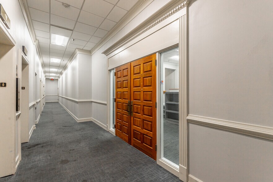 More Photos Of 736 Georgia Ave, Chattanooga Office For Lease