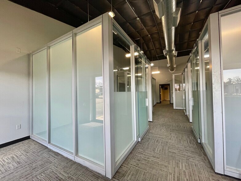 More Photos Of 500 E Plantation Dr, Clute Warehouse For Sale