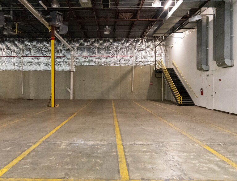 More Photos Of 22633 Davis Dr, Sterling Warehouse For Lease