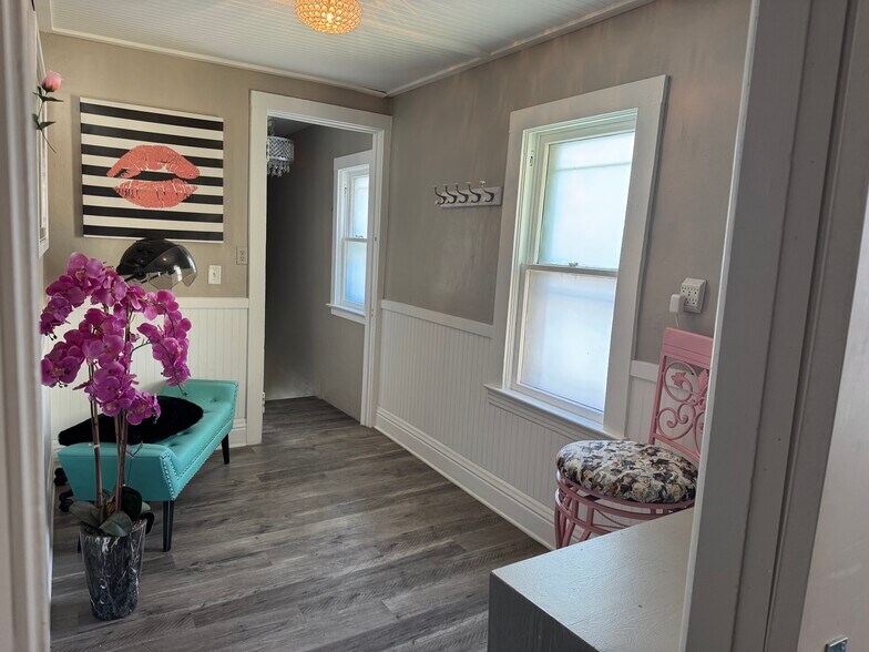 More Photos Of 269 Park Ave, Rochester Storefront Retail Office For Lease