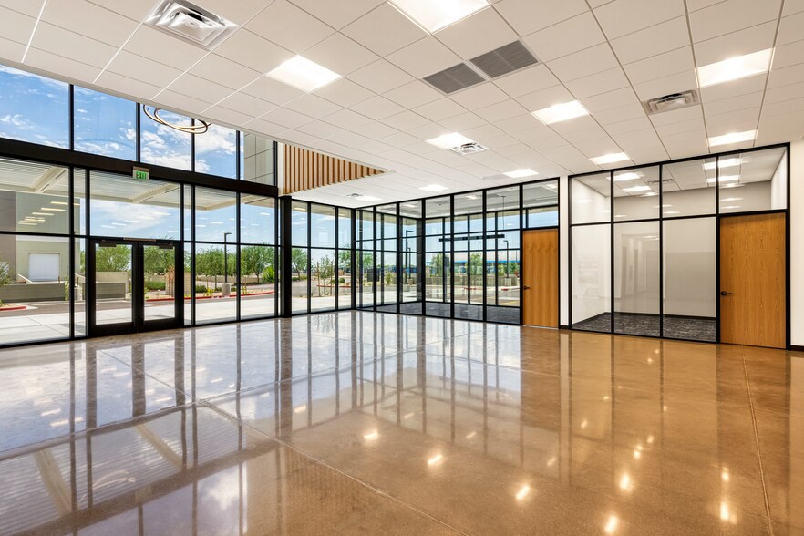 More Photos Of 13301 North 137th Avenue, Surprise Distribution For Lease