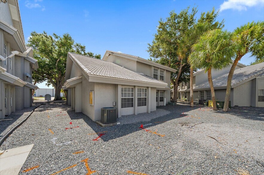 More Photos Of 1521-1525 Tamiami Trl S, Venice Office For Sale