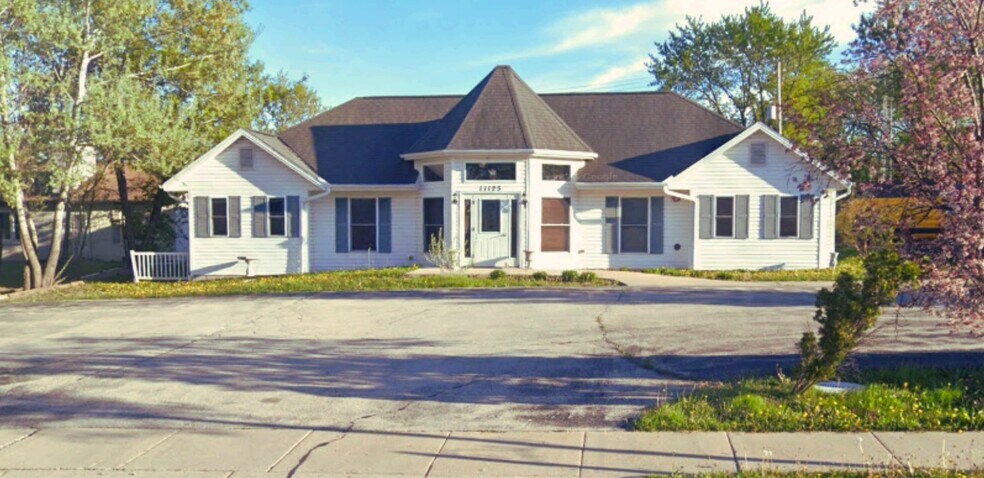 Primary Photo Of 11125 W Layton Ave, Greenfield Assisted Living For Lease