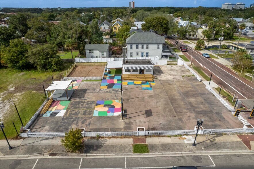More Photos Of 1352 N Main St, Jacksonville Auto Dealership For Lease