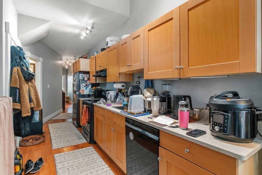 More Photos Of 1215 John St, Baltimore Multifamily For Sale