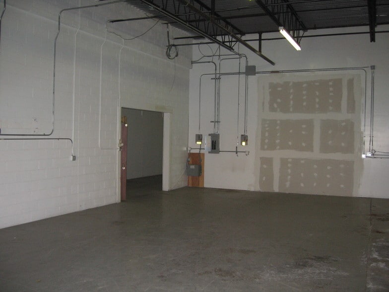 More Photos Of 7 Thompson Rd, East Windsor Light Manufacturing For Lease