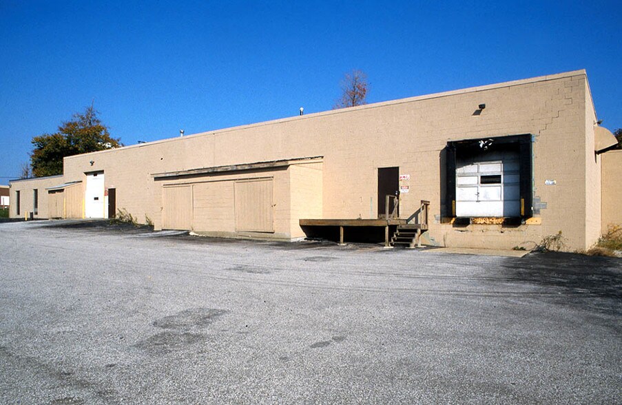 More Photos Of 16855 Park Circle Dr, Bainbridge Village Warehouse For Lease