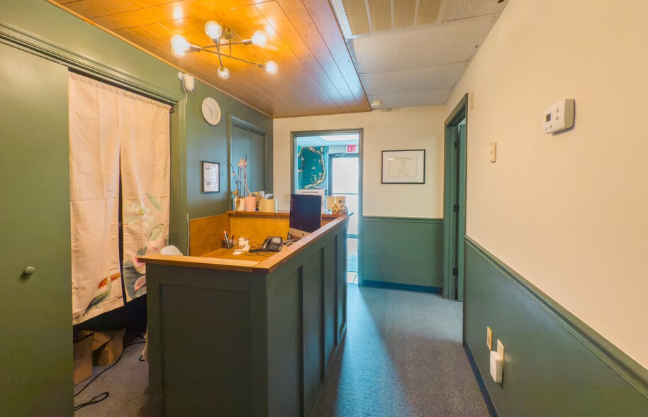 More Photos Of 2955 Market St, Christiansburg Office For Lease