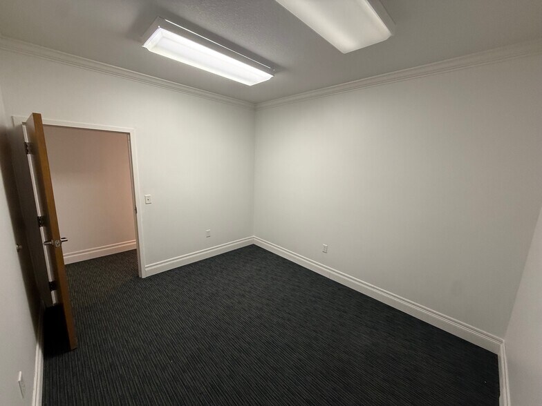 More Photos Of 8825 Perimeter Park Blvd, Jacksonville Medical For Lease