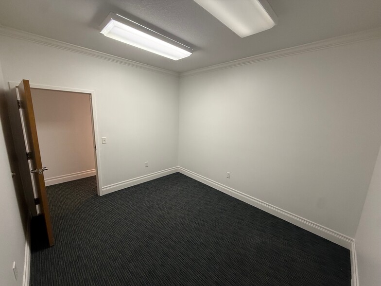 More Photos Of 8825 Perimeter Park Blvd, Jacksonville Medical For Lease