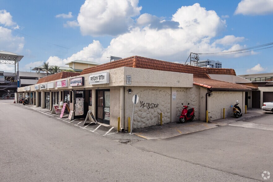 More Photos Of 661 Keeaumoku St, Honolulu General Retail For Lease