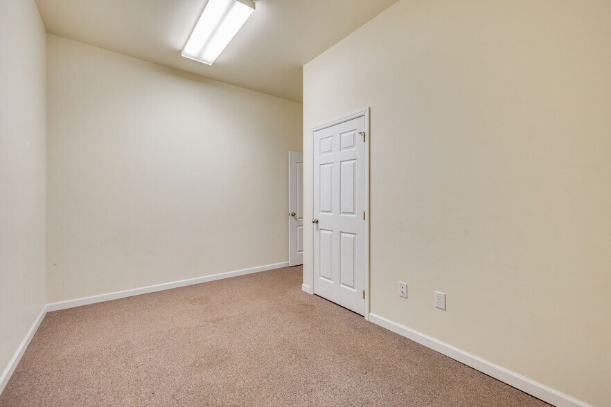 More Photos Of 3815 Highway 66 S, Rogersville Office For Lease