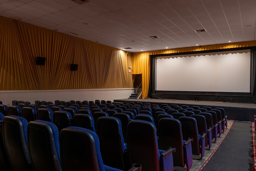 More Photos Of 123 E 7th St, Hanford Movie Theatre For Sale