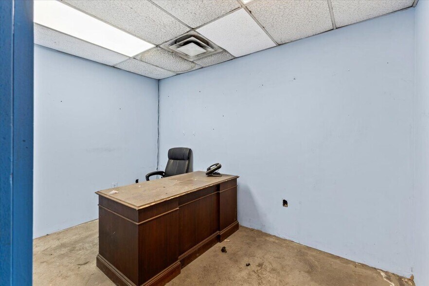 More Photos Of 1230 Pottertown Rd, Midway Distribution For Sale