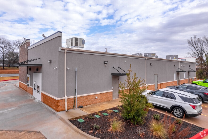More Photos Of 522 B State Hwy 31 East, Chandler Freestanding For Lease