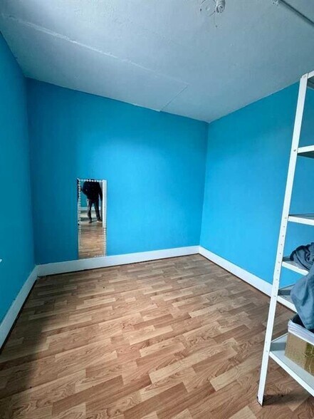 More Photos Of 5011 50 St, Innisfail Storefront Retail Residential For Sale