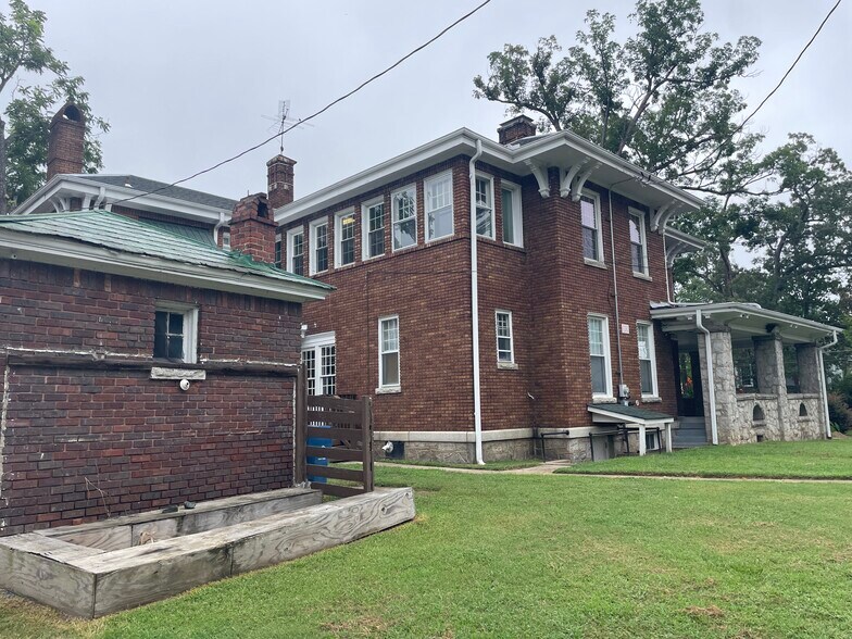 More Photos Of 1101 N Mangum St, Durham Storefront Retail Office For Lease