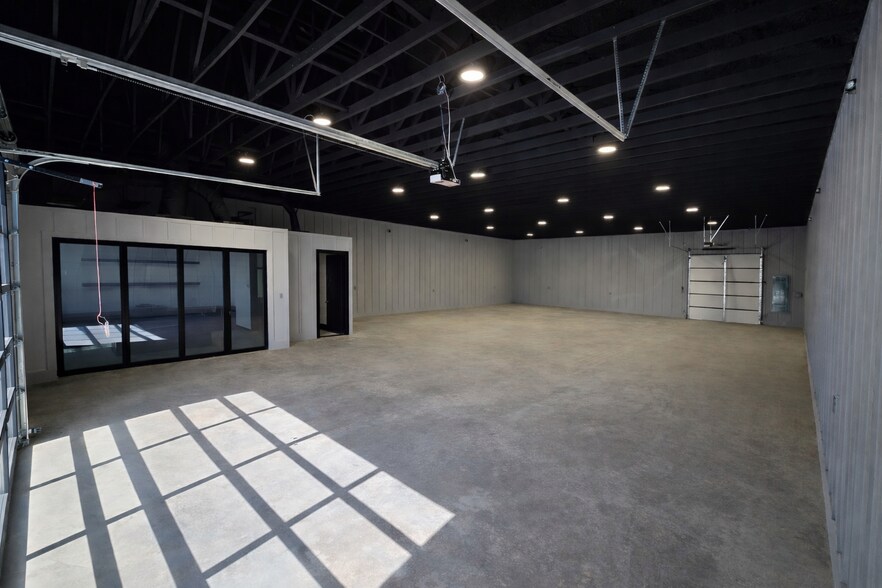 More Photos Of 7726 Harwell St, White Settlement Industrial For Lease