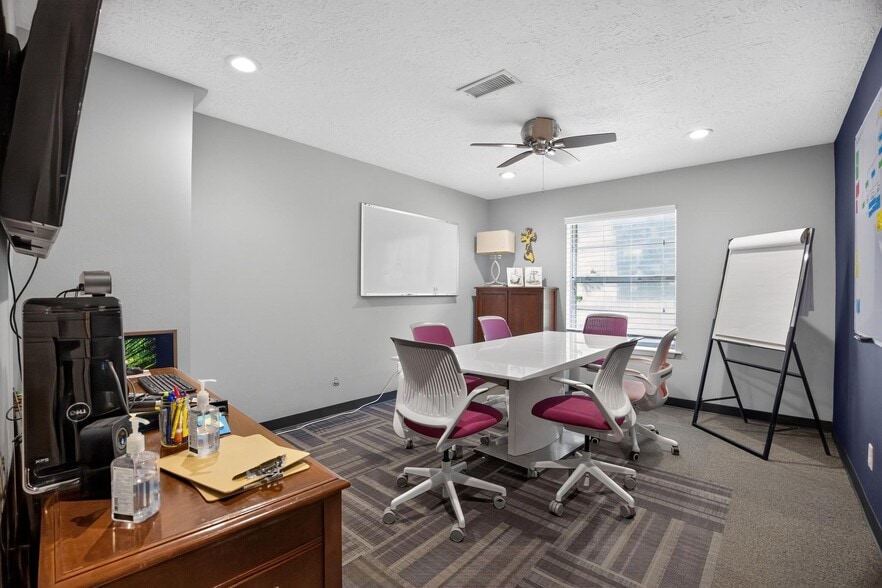 More Photos Of 9326 Kay Ln, Houston Office Residential For Sale