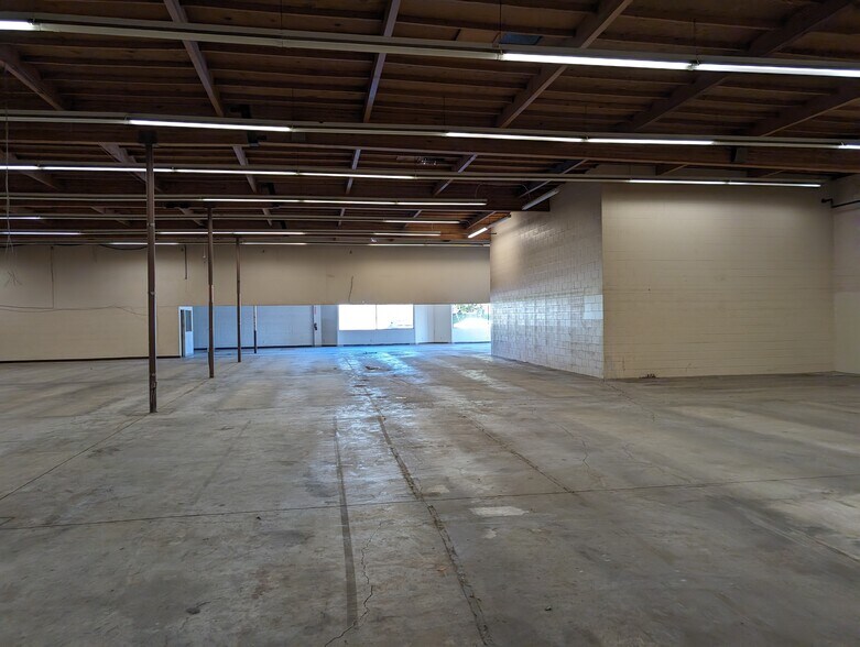 More Photos Of 1350 E Thompson Blvd, Ventura General Retail For Sale