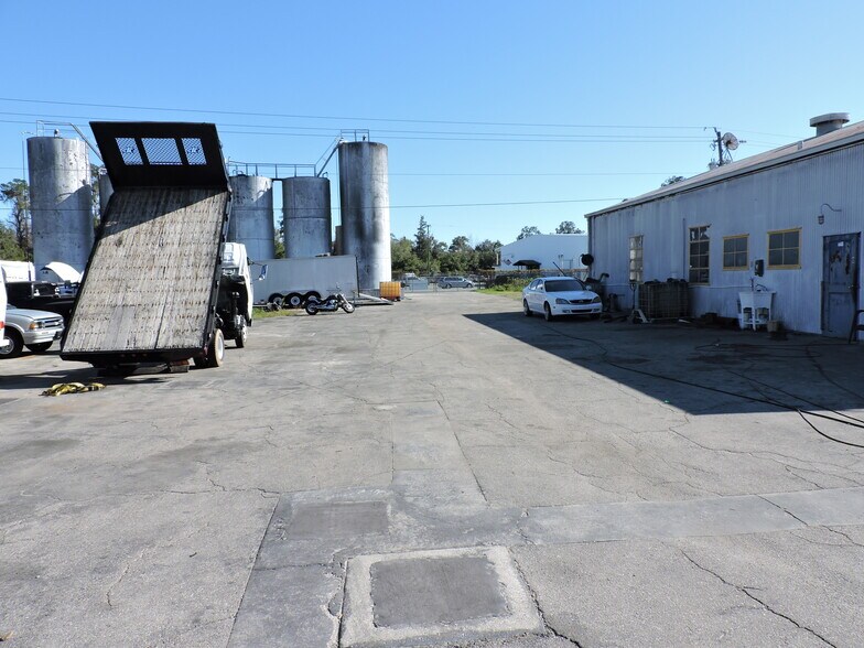 More Photos Of 1170 W Us-90, Lake City Light Distribution For Sale