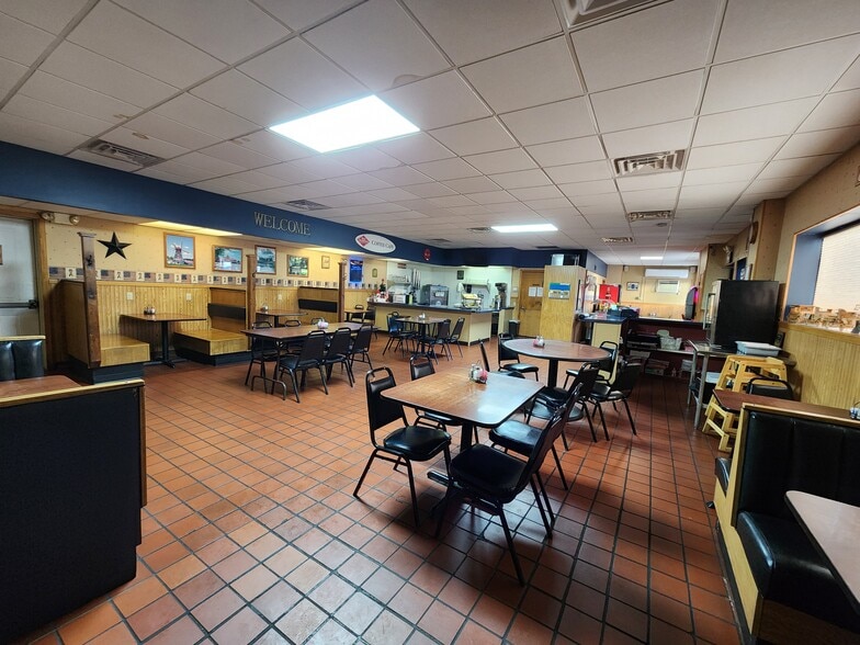 More Photos Of 604 W 7th St, Atlantic Storefront For Sale