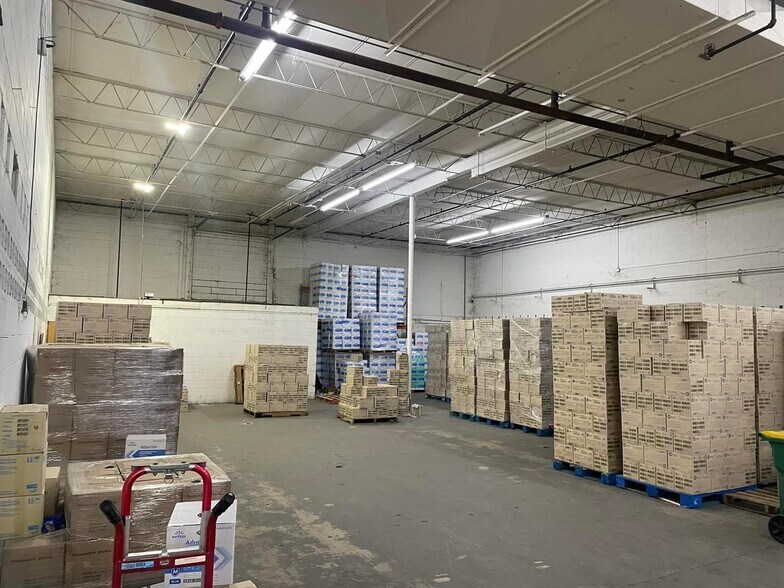 More Photos Of 5107 W University Blvd, Jacksonville Warehouse For Sale