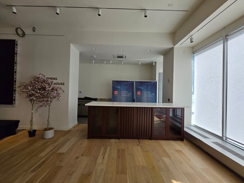 More Photos Of 94-106 Washington St, New York Office For Lease