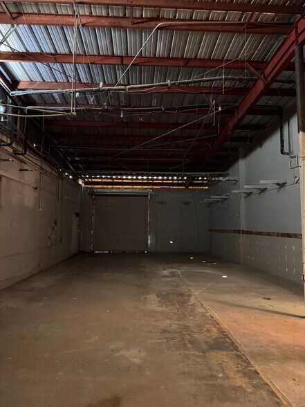 More Photos Of 7008-7012 Clark St, Hudson Showroom For Sale