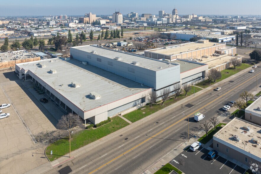 More Photos Of 1626 E St, Fresno Warehouse For Sale