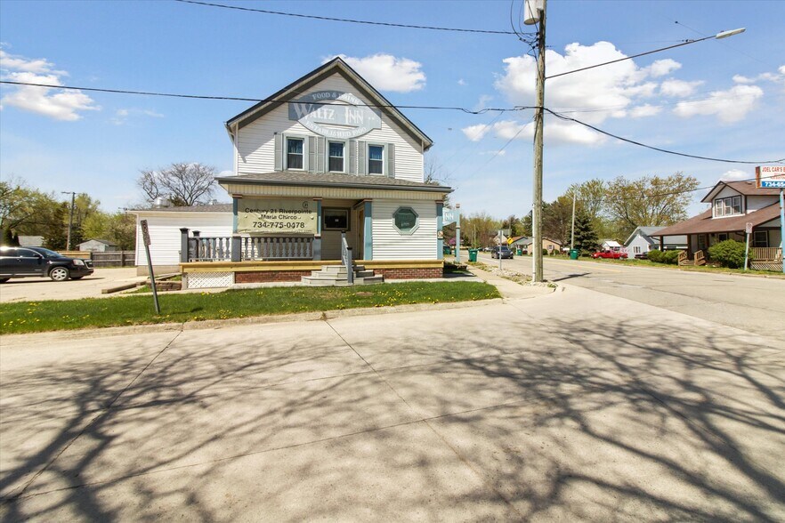 More Photos Of 28080 Waltz Rd, New Boston Restaurant For Sale