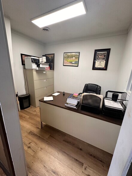 More Photos Of 5055 Edgefield Rd, Trenton Warehouse For Lease