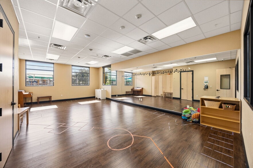 More Photos Of 1507 W Hebron Pky, Carrollton Schools For Sale