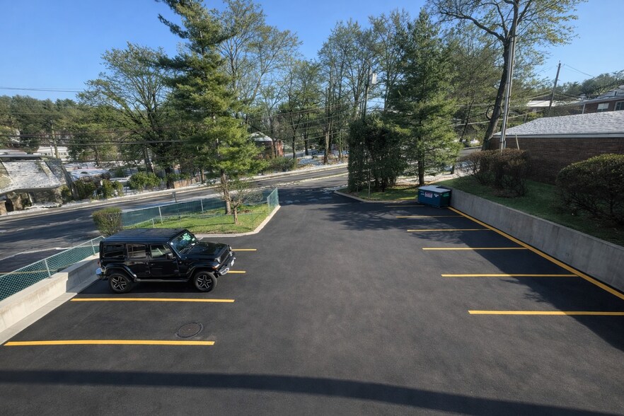 More Photos Of 20 Beacon Hill Dr, Dobbs Ferry Office For Lease